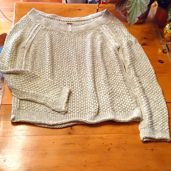 EUC. Free People. Beige. Loose knit. Slouchy. Sz - Sm - Picture 2 of 16